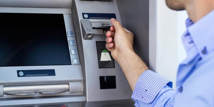 البنك الأهلي يكشف عن أماكن صرف الـ20 جنيها البلاستيكية من ماكينات الـATM